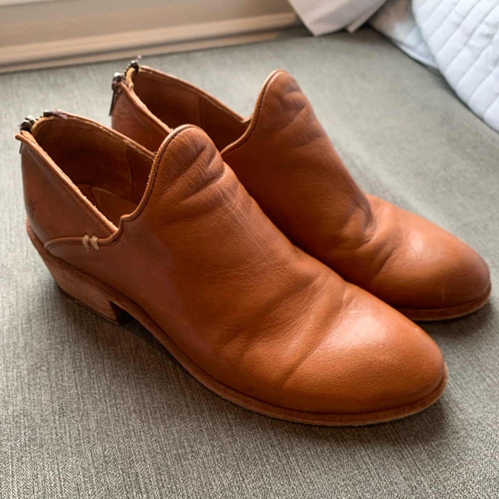 Frye Carson shootie ankle boot cognac 8.5